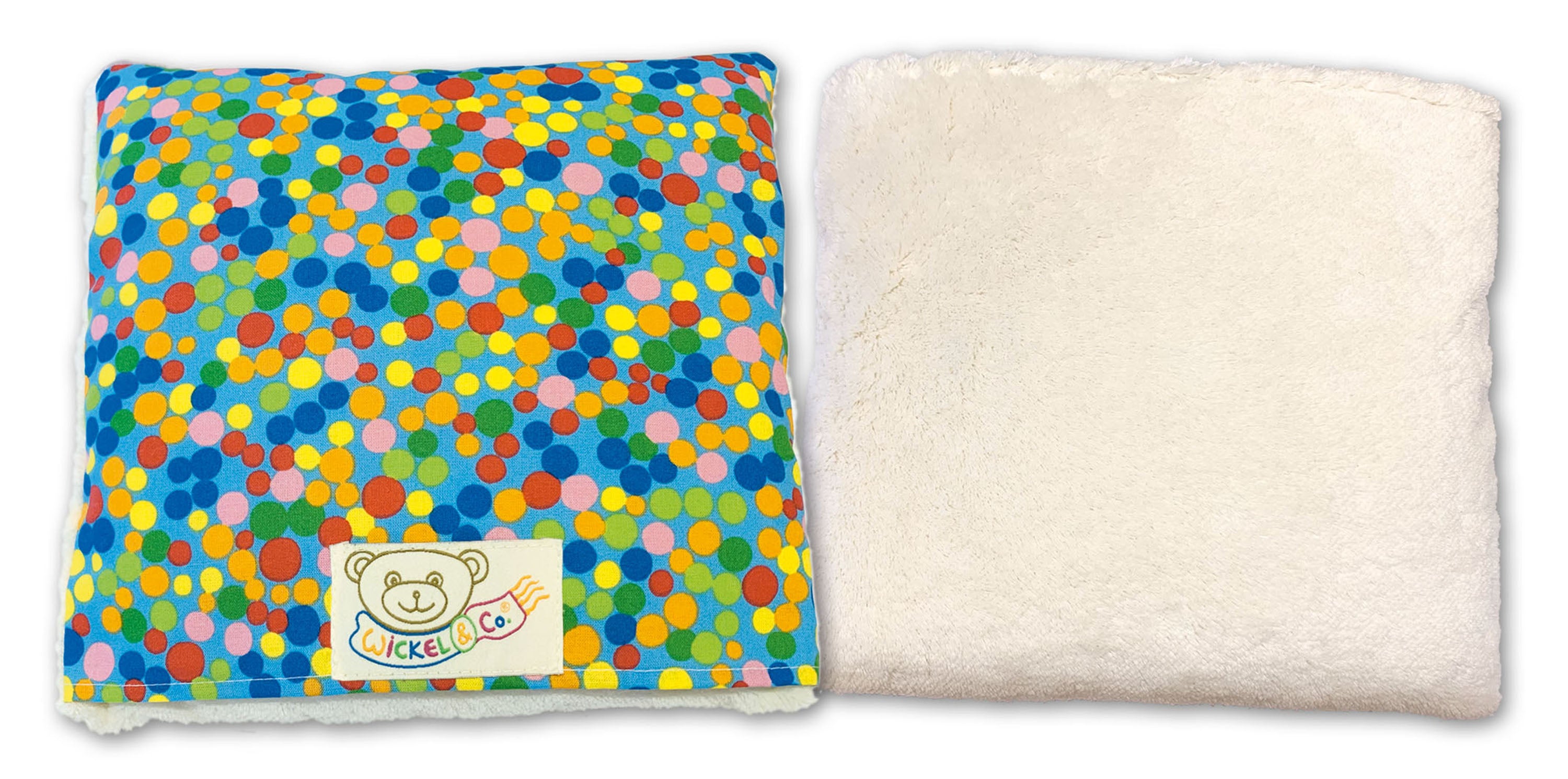 Cuddly pillow with plush and healing wool