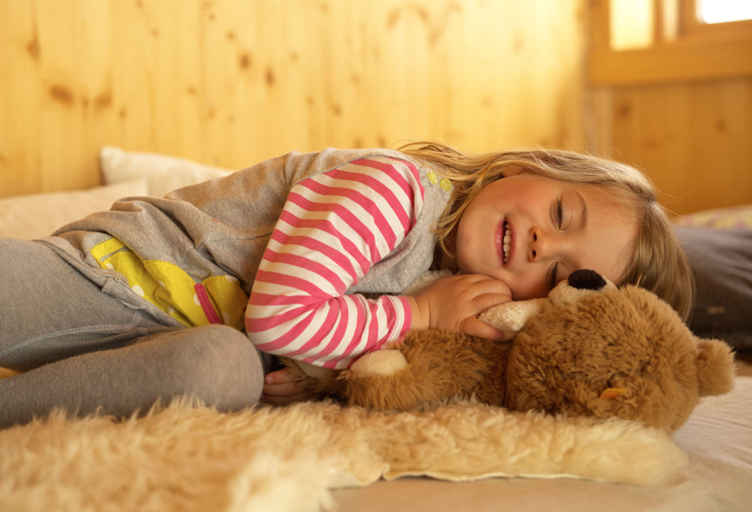 Cuddly pillow with healing wool